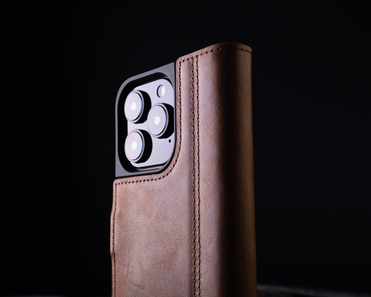 Apple iPhone 16 Pro - Vintage Leather Wallet